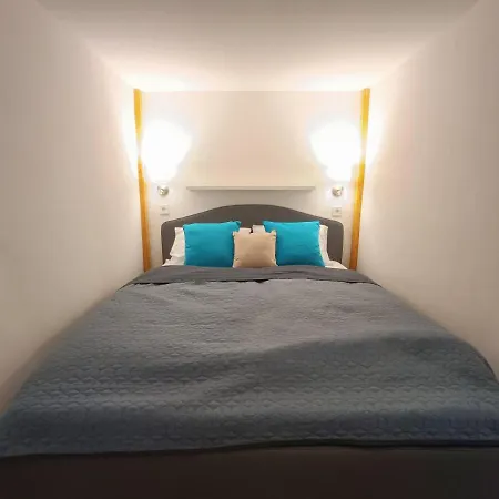 Apartment R172 Elitehost Raday Studio